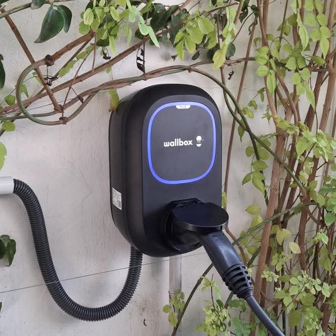 Borne de recharge installée chez un particulier en Haute-Savoie